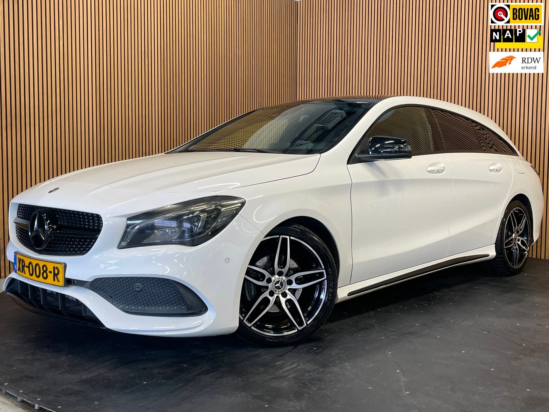 Mercedes-Benz CLA-klasse Shooting Brake 180|AMG PAKKET|LEDER, Auto's, Mercedes-Benz, CLA, 730 kg, Gebruikt, 4 cilinders