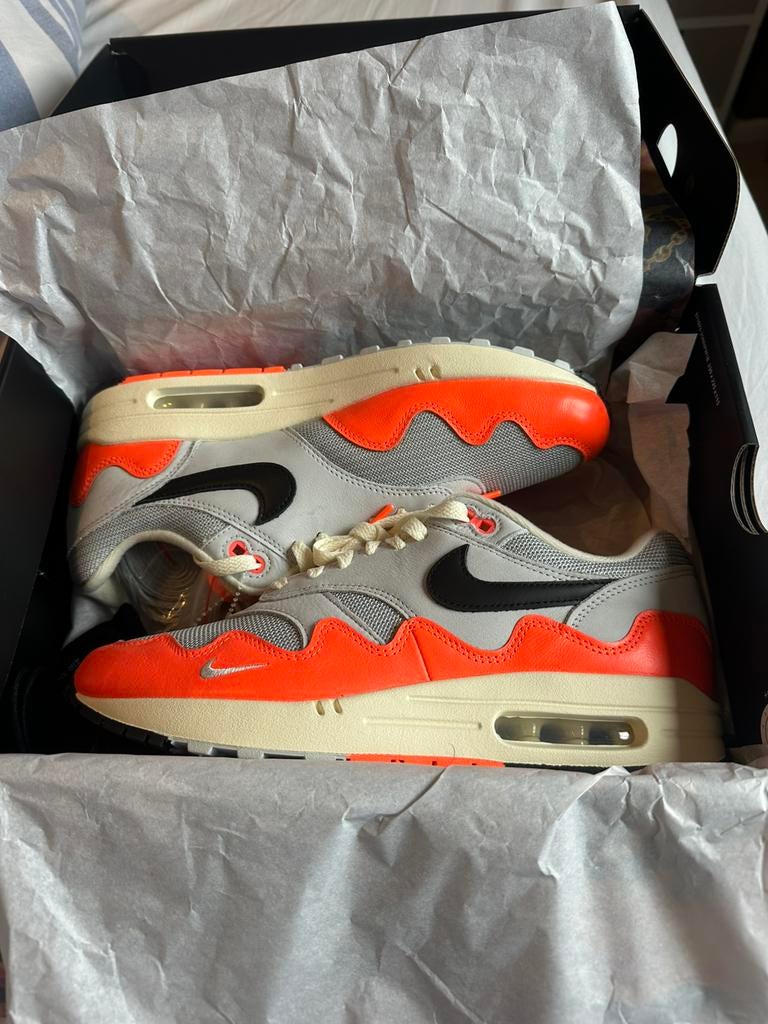 Nike air max 1 x Patta waves  ‘Hyper Crimson’ 42,5, Overige kleuren, Nieuw, Ophalen of Verzenden, Sneakers of Gympen