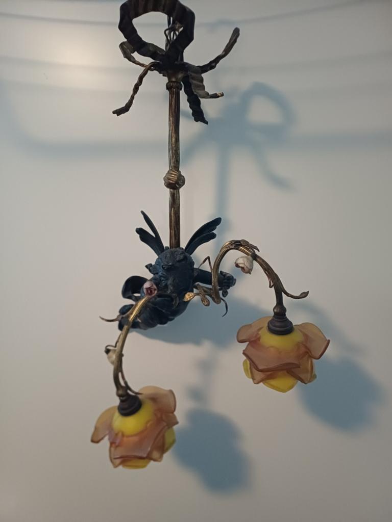Antieke bronzen lamp Cupido die twee lichtpunten vasthoudt, Ophalen of Verzenden