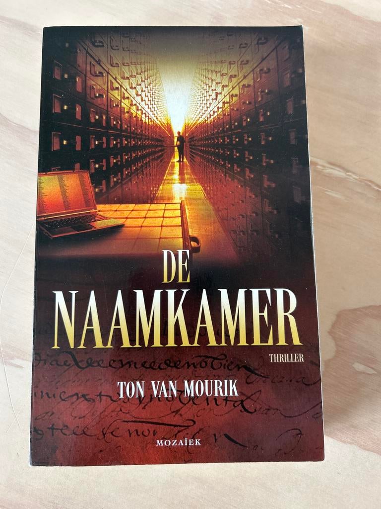 De Naamkamer - Ton van Mourik, Ophalen of Verzenden, Zo goed als nieuw, Nederland