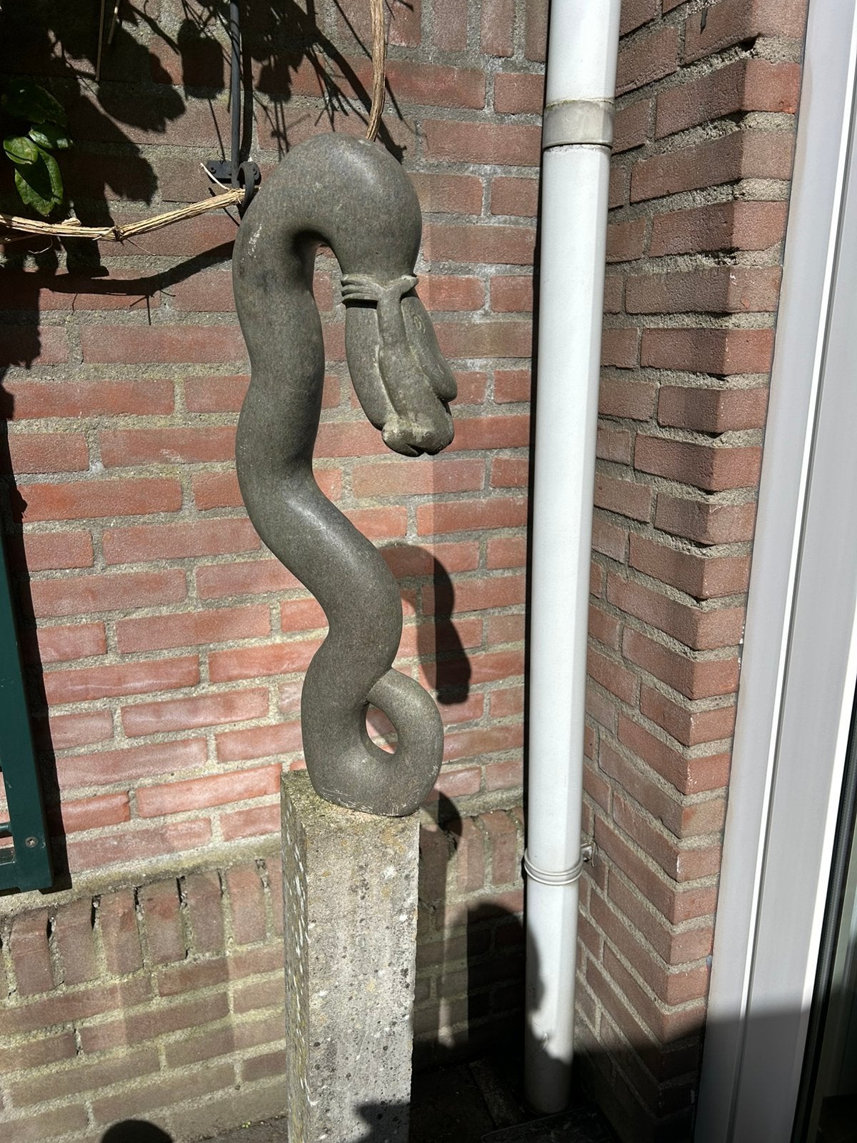 Slang met kikker in bek, Ophalen of Verzenden, Gebruikt, Steen, Dierenbeeld