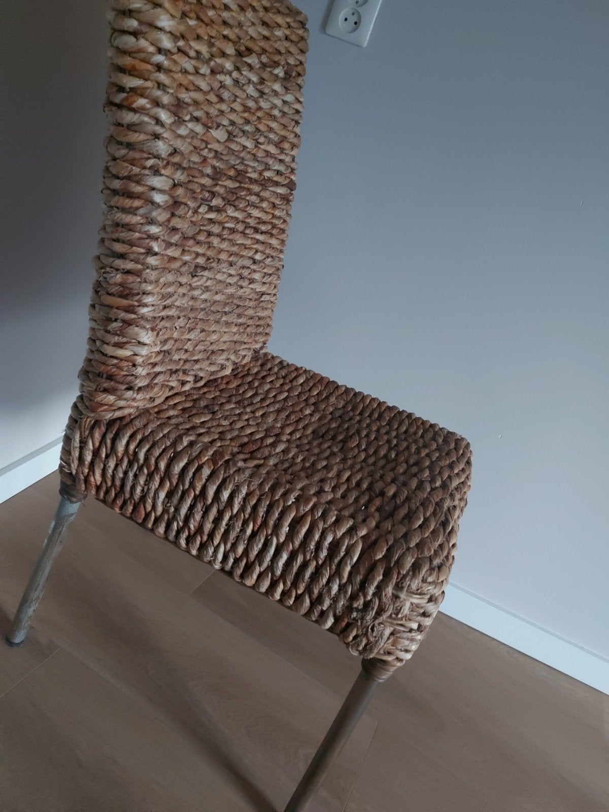4 gratis Rotan stoelen, Huis en Inrichting, Stoelen, Ophalen, Gebruikt, Bruin, Natuurlijk, Landelijk