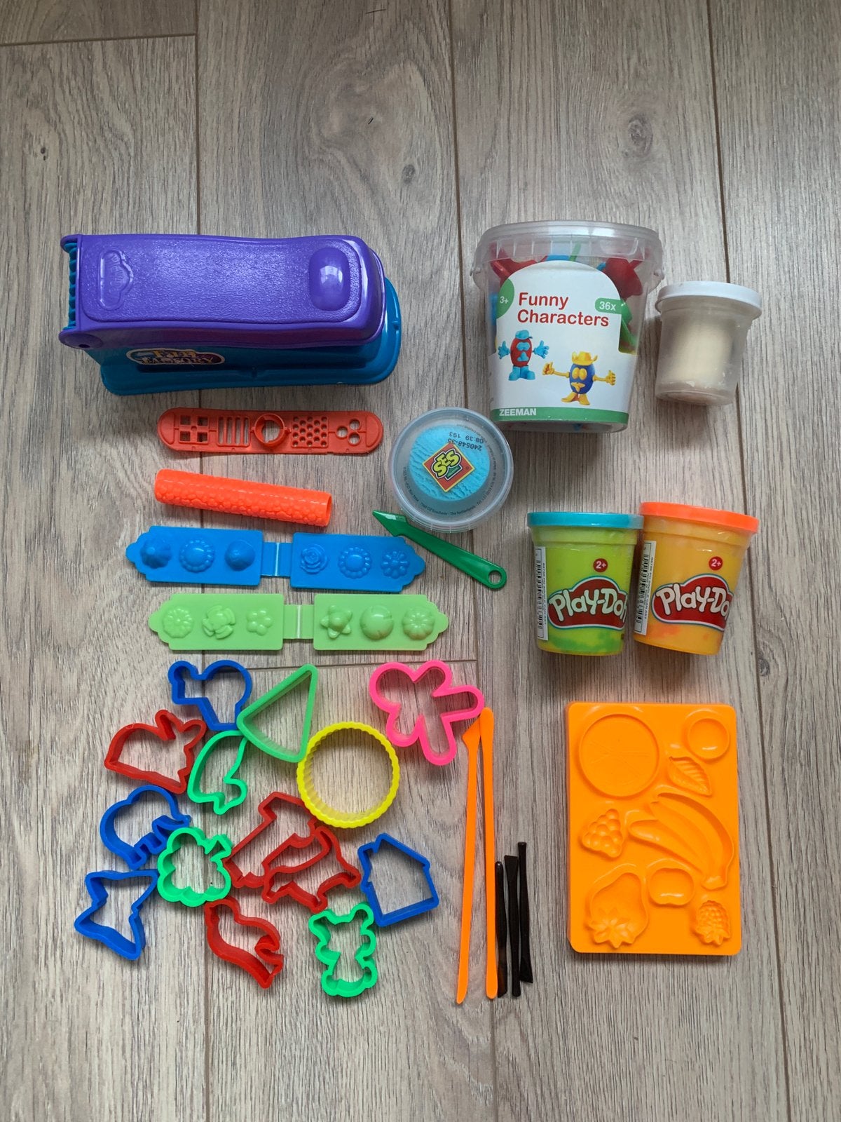 Klei en benodigdheden Play-Doh SES, Ophalen of Verzenden, Zo goed als nieuw, Knutselen
