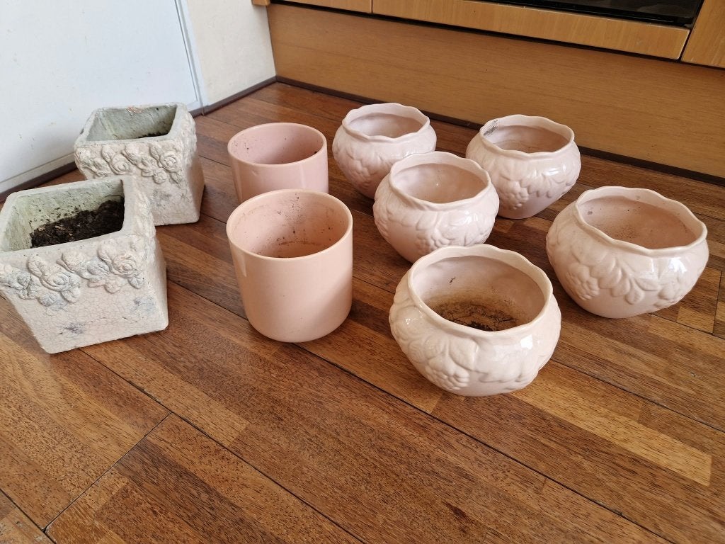 Roze en witte bloempotten met bloemen - 9x, Ophalen, Gebruikt, Rond, Binnen