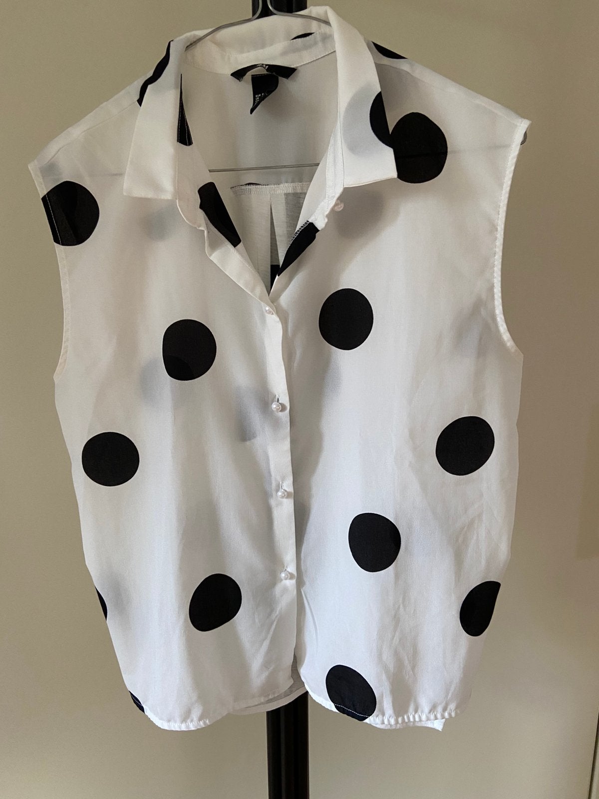 Witte blouse, top met zwarte stippen, H&M, maat S, Kleding | Dames, Ophalen of Verzenden, Zo goed als nieuw, Maat 36 (S), Wit