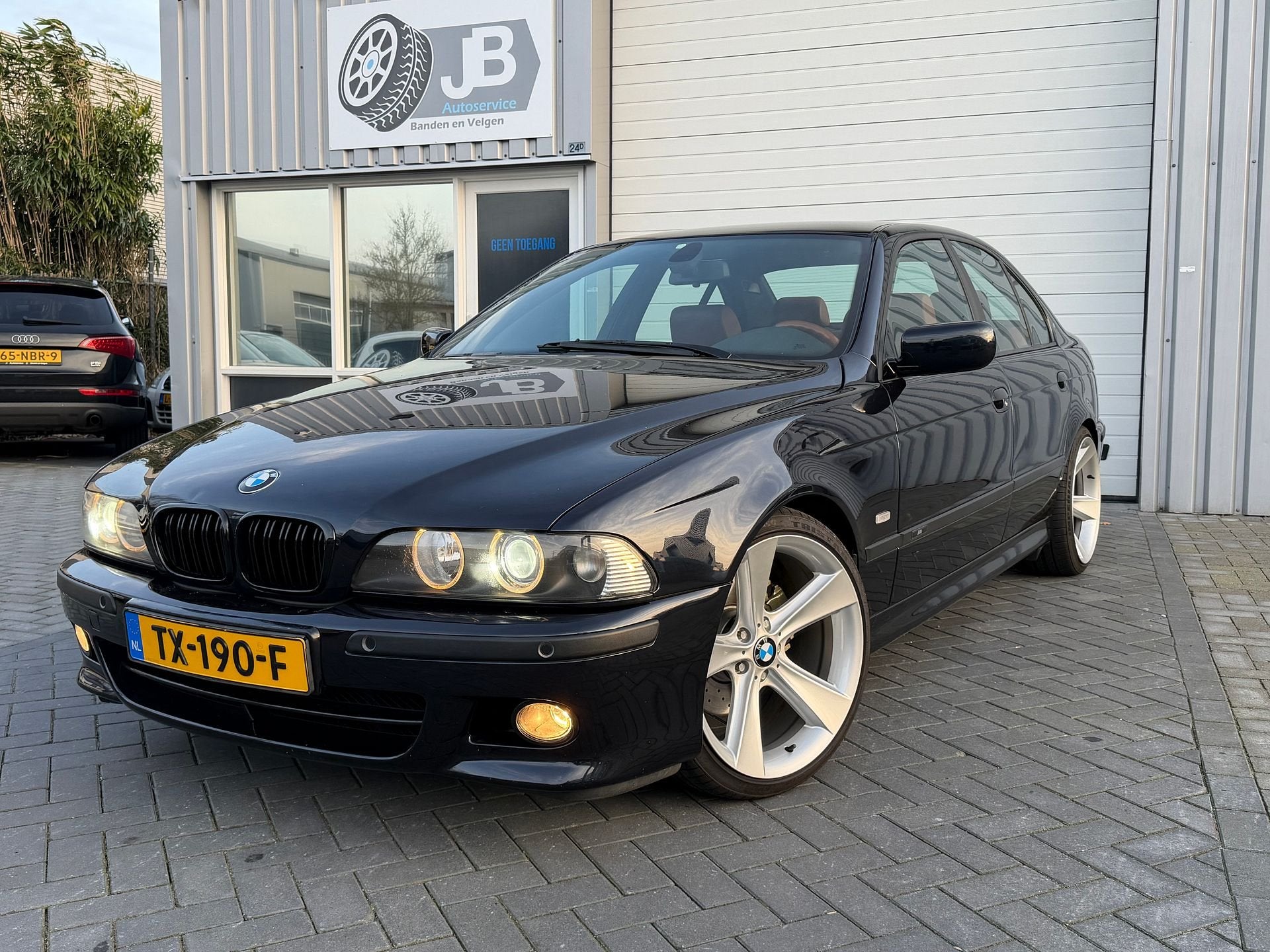 BMW 520 i 2.2 170pk Individual 19" M-Sport,Xenon,Leder,Clima, Auto's, Zwart, Handgeschakeld, 169 pk, 1470 kg