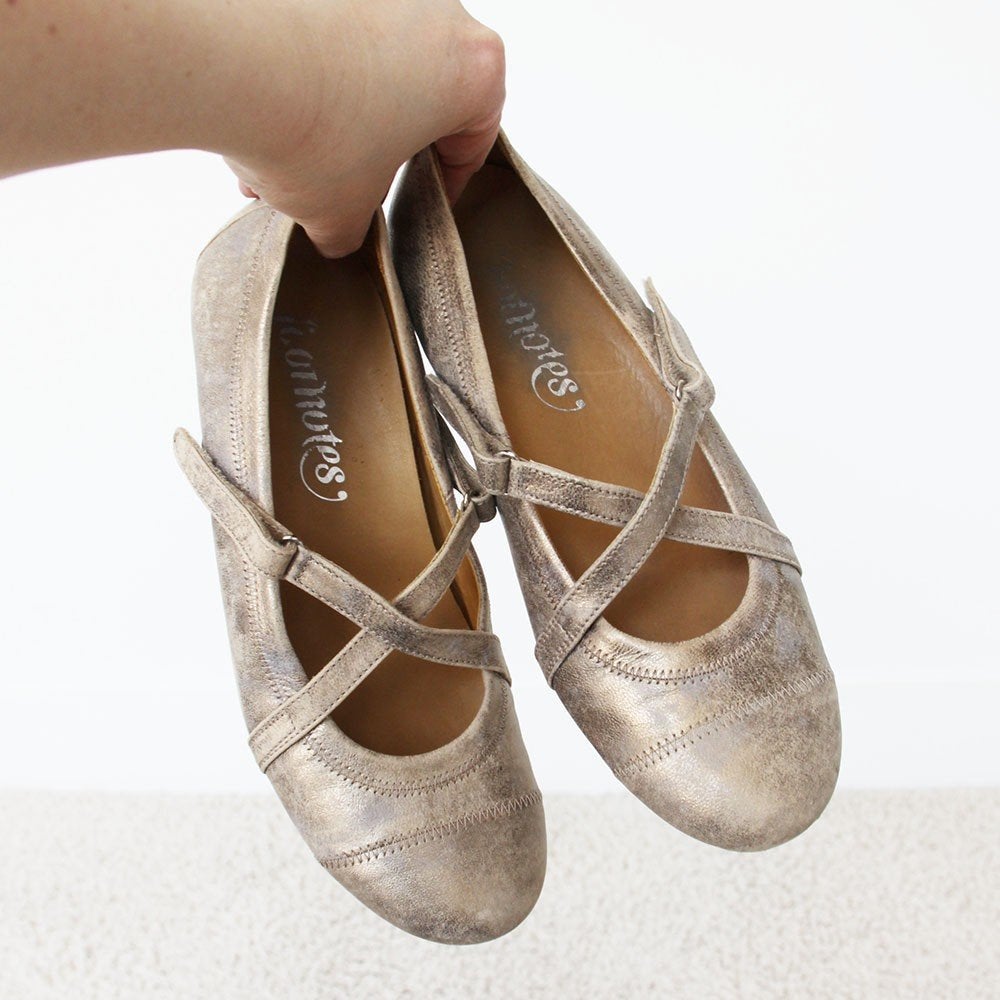 Mooie Goud Leren Footnotes Instappers - 31 (Maat 39) € 45,-, Kleding | Dames, Overige kleuren, Instappers, Ophalen of Verzenden