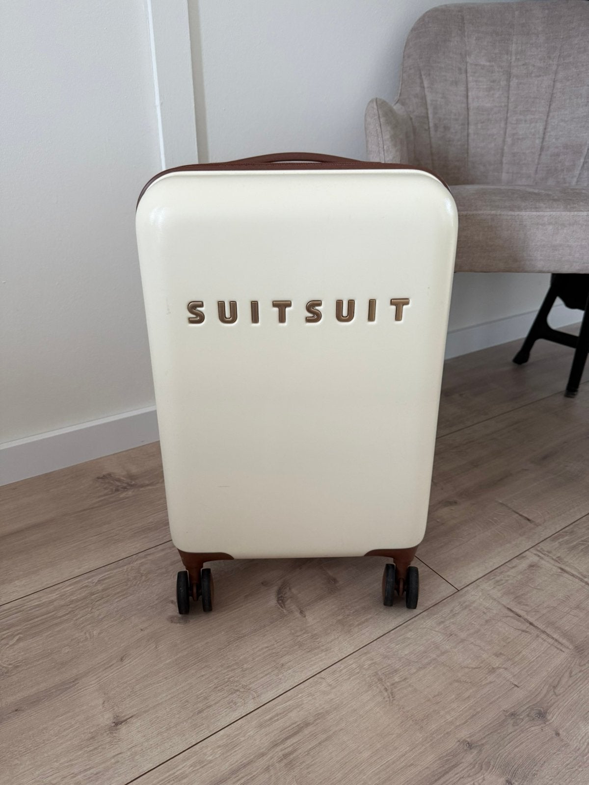 Suit suit koffer handbagage 55 cm, Sieraden, Tassen en Uiterlijk, Koffers, Ophalen, 50 tot 60 cm, Hard kunststof, Zo goed als nieuw