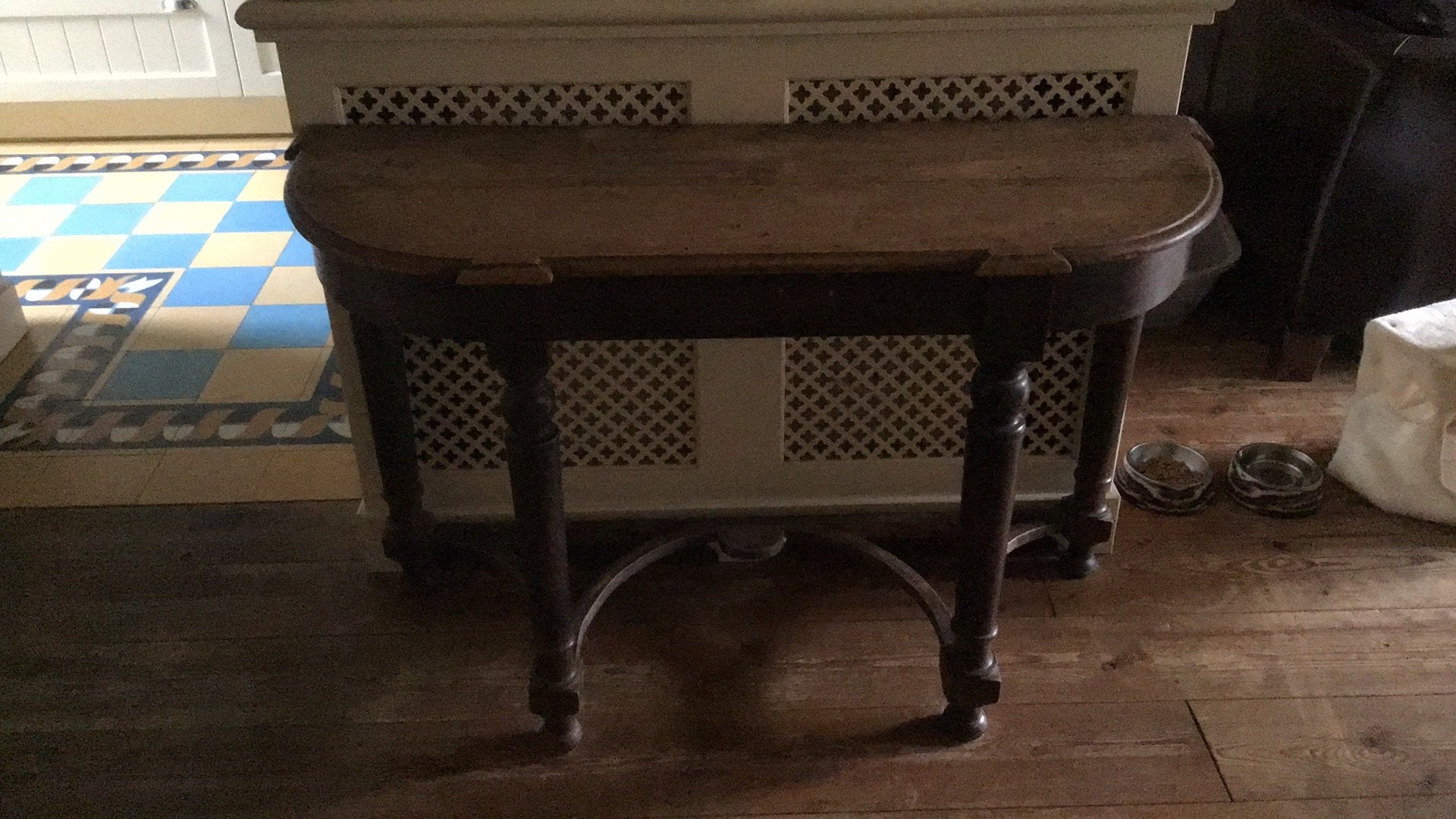 Houten halfronde sidetable / bijzettafel, Ophalen