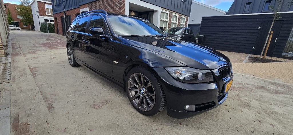 BMW 3-Serie 2.0 318 I Touring 2010 Zwart, Euro 5, Achterwielaandrijving, Zwart, Leder en Stof