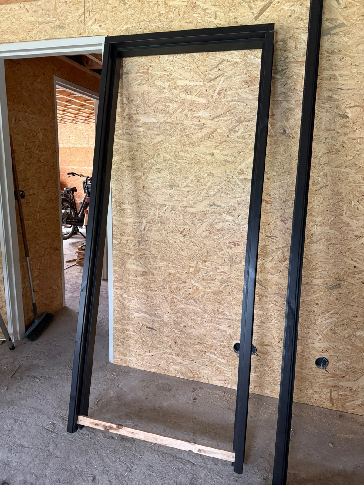 Te koop nieuw zwart stomp kozijn 2.14 x 83.5, Deurkozijn, Nieuw, Hout, Ophalen