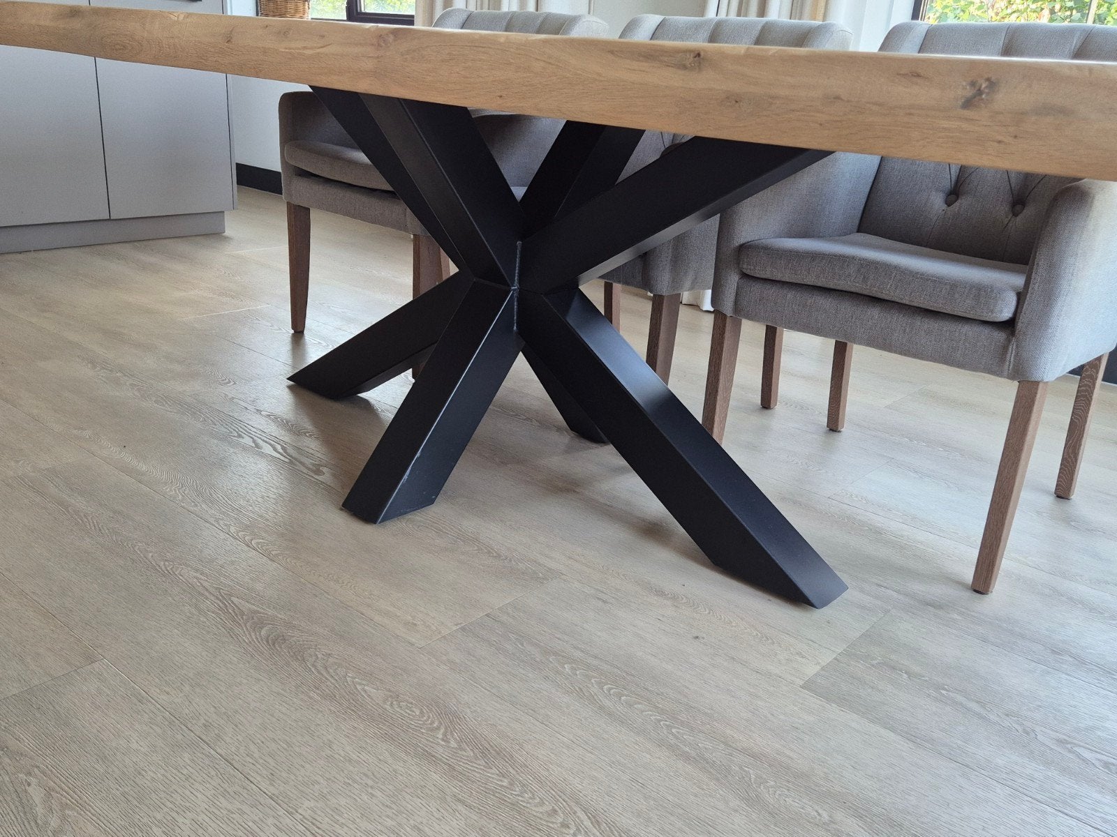 Boomstamtafel massief eiken naturel 240x78x100 met zwarte sp, Ophalen, 100 tot 150 cm, 200 cm of meer, Zo goed als nieuw