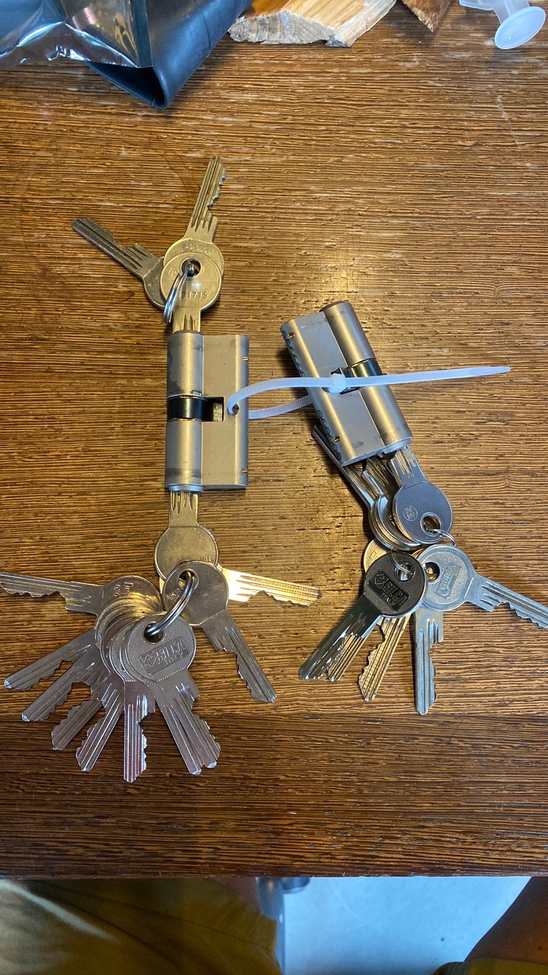 2 x Ivana Necoloc 60mm cilinder SKG 2 sterren + 20 sleutels, Ophalen of Verzenden, Zo goed als nieuw, IJzer, Slot