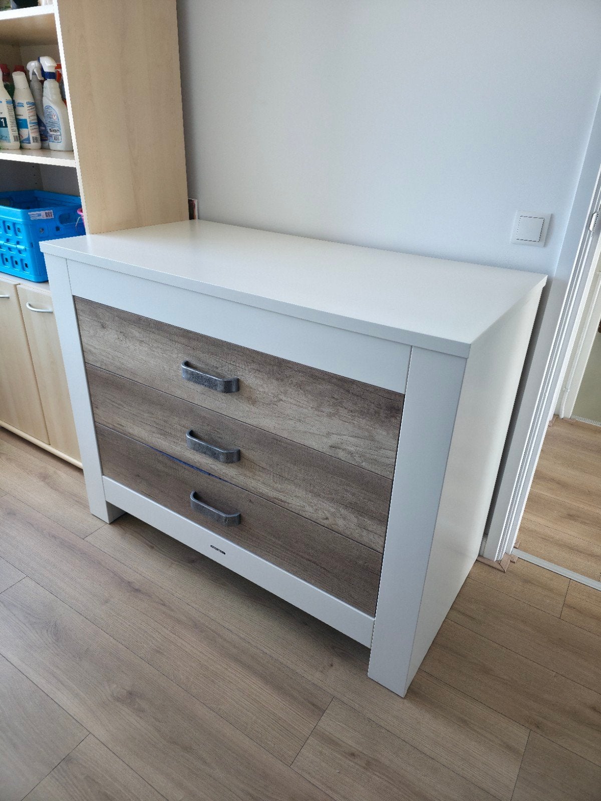 ledikant/peuterbed en commode van kidsmill - Wit met houtacc, Kinderen en Baby's, Gebruikt, 70 tot 85 cm, 140 tot 160 cm, Ophalen