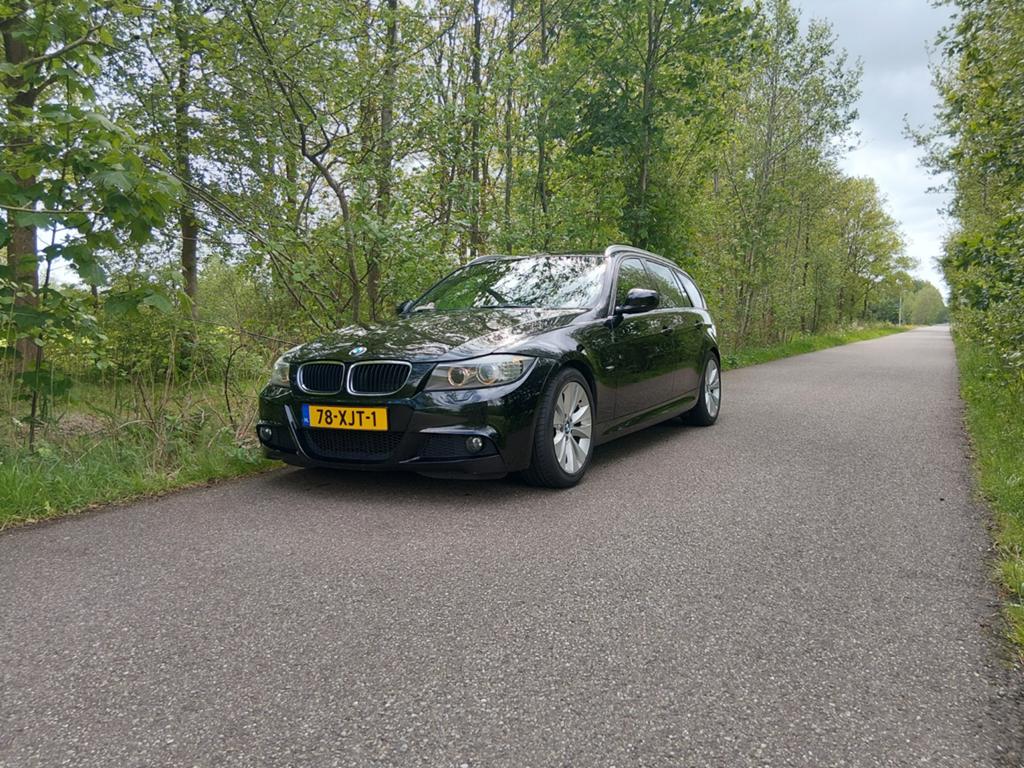 BMW 3-Serie 2.0 I 318 Touring 2012 Zwart, Auto's, Zwart, 4 cilinders, Zwart, Origineel Nederlands