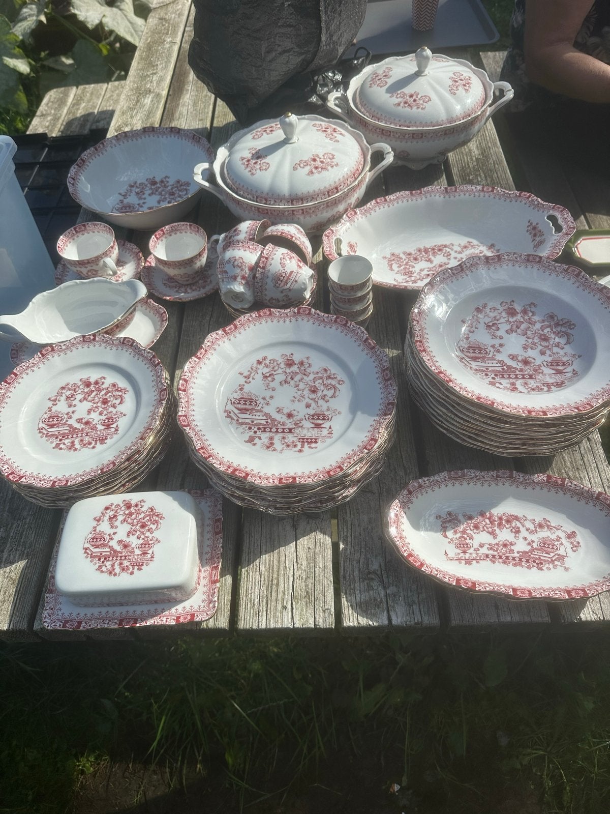 Groot porseleinen servies, rood-wit, Seltmann Weiden Bavaria, Antiek en Kunst, Antiek | Servies compleet, Ophalen