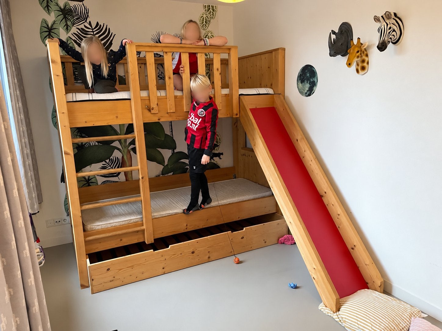 Massief houten stapelbed (90x200) met lade en glijbaan, Ophalen, 90 cm, Zo goed als nieuw, 200 cm