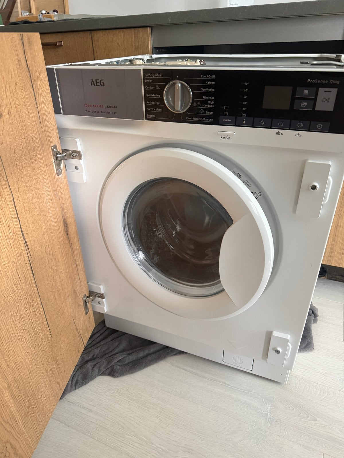 AEG L7WE76EBI Wasmachine/Droger Combinatie - Defect, Witgoed en Apparatuur, 6 tot 8 kg, Ophalen, Niet werkend, 85 tot 90 cm