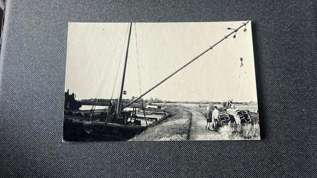 Binnenvaart aak houtbinnen halen met katrol, Ophalen of Verzenden, Nieuw, Motorboot of Zeilboot, Kaart, Foto of Prent
