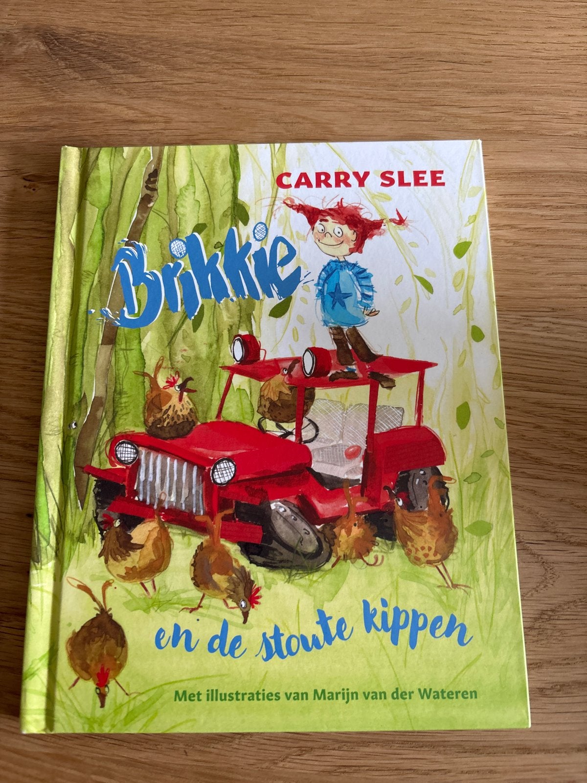 Brikkie en de stoute kippen - Carry Slee, Ophalen of Verzenden, Zo goed als nieuw, Fictie algemeen