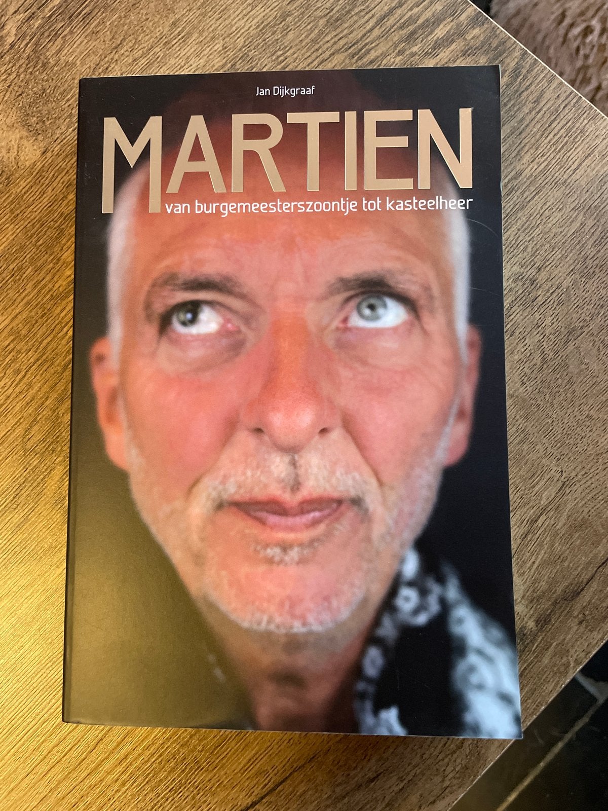 Martien: Van burgemeesterszoontje tot kasteelheer, Boeken, Ophalen of Verzenden, Gelezen, Film, Tv en Media