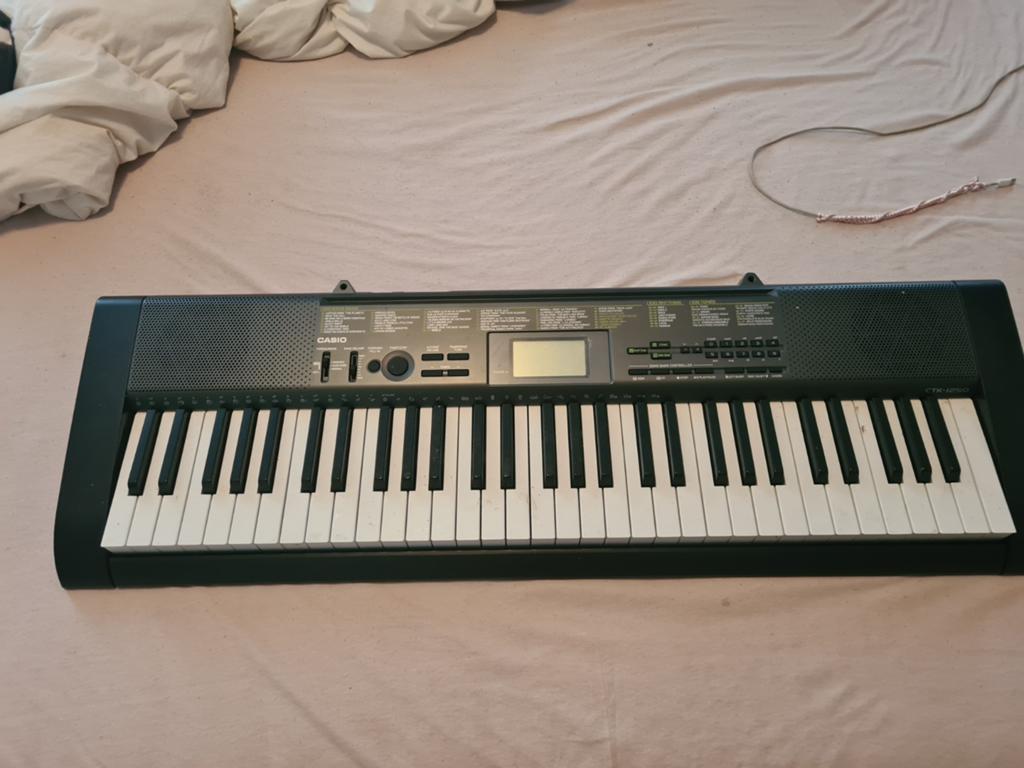 Nog goed werkende keyboard, Muziek en Instrumenten, Keyboards, Ophalen, 61 toetsen, Overige merken