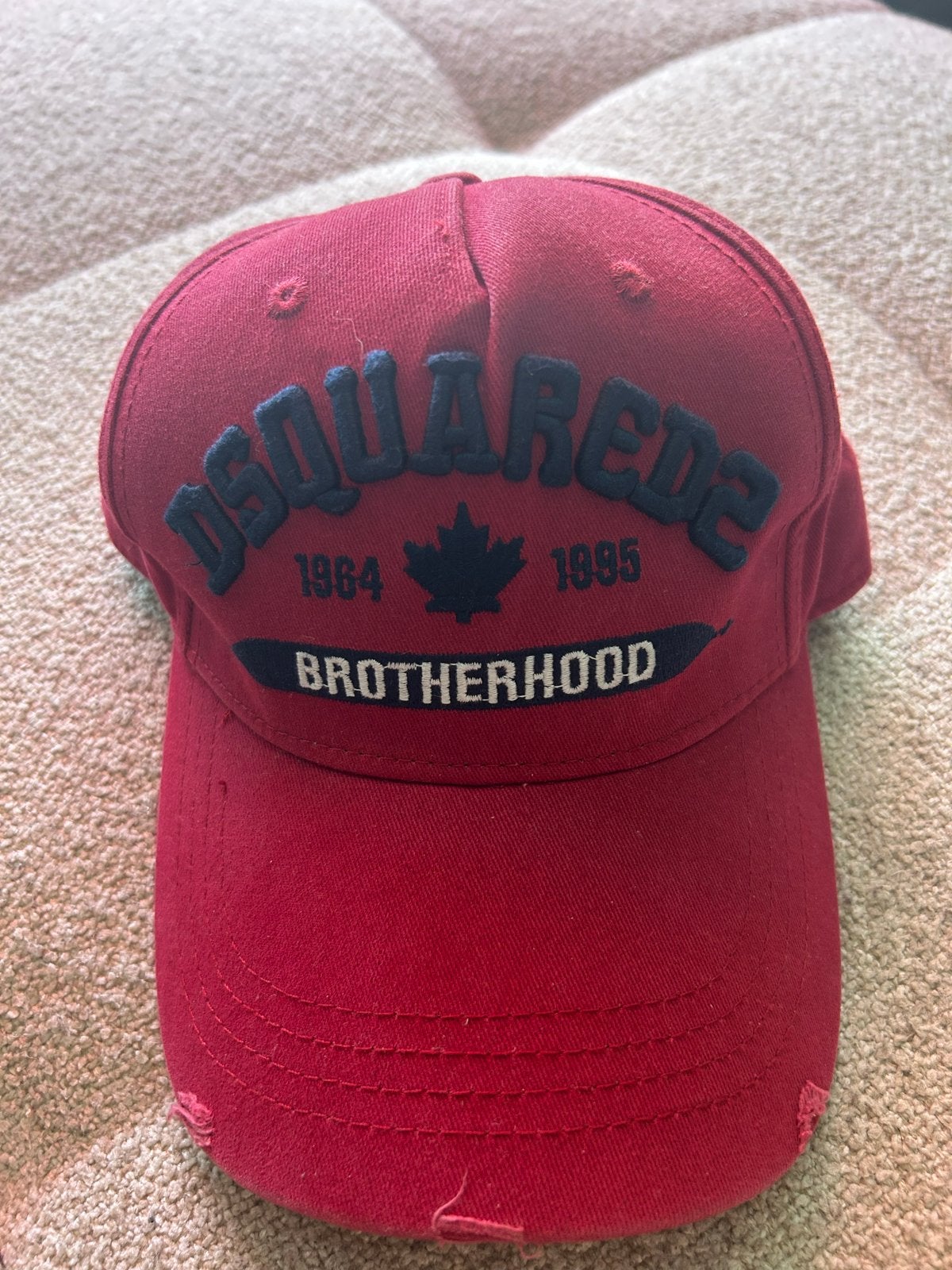 Dsquared2 Brotherhood Pet Rood, Ophalen of Verzenden, Gedragen, One size fits all, Pet