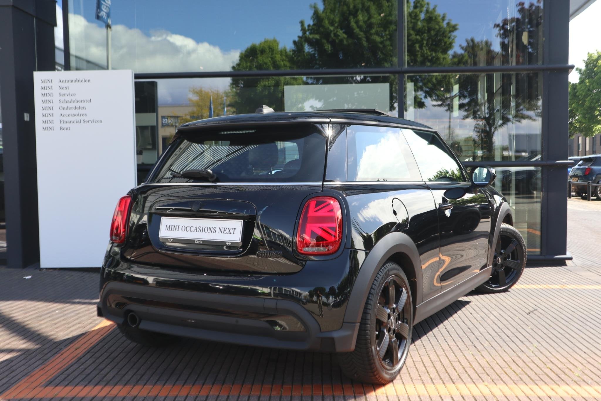 MINI 3-deurs Cooper | Classic | Panoramadak, 136 pk, Met garantie (alle), 4 stoelen, Origineel Nederlands