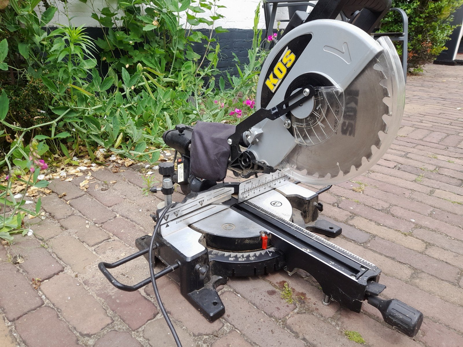 KOS Afkortzaag - Krachtige zaag voor diverse klussen, Doe-het-zelf en Verbouw, Ophalen, Gebruikt, 70 mm of meer, Afkortzaag