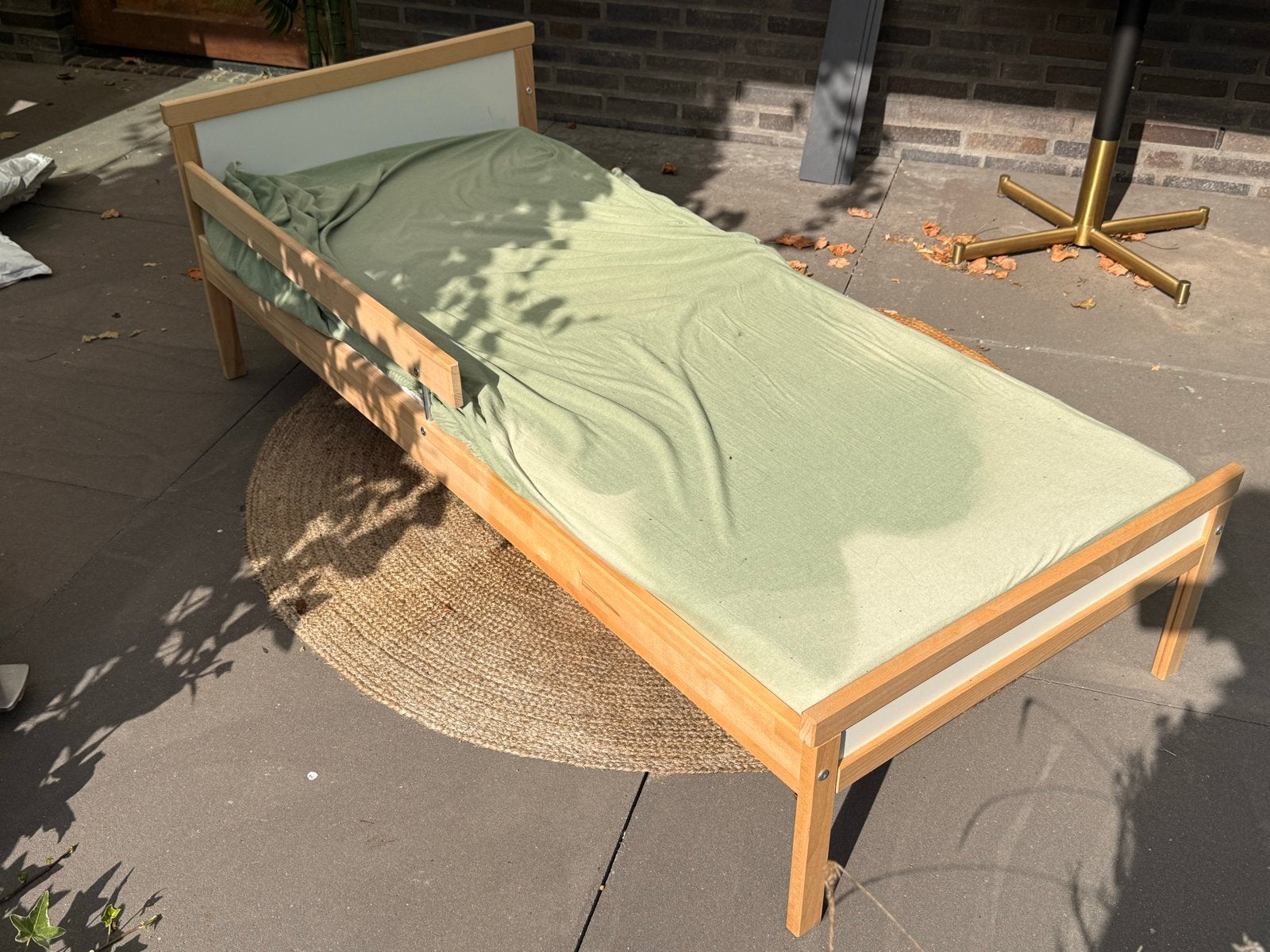 Gratis IKEA Sniglar Peuterbed met Lattenbodem, Ophalen, 190 cm of minder, Zo goed als nieuw, Hout