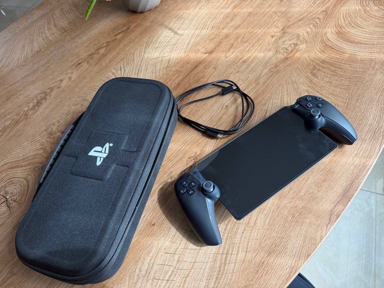 Foto 7 van PlayStation Portal - Zo goed als nieuw met Protectorhoes