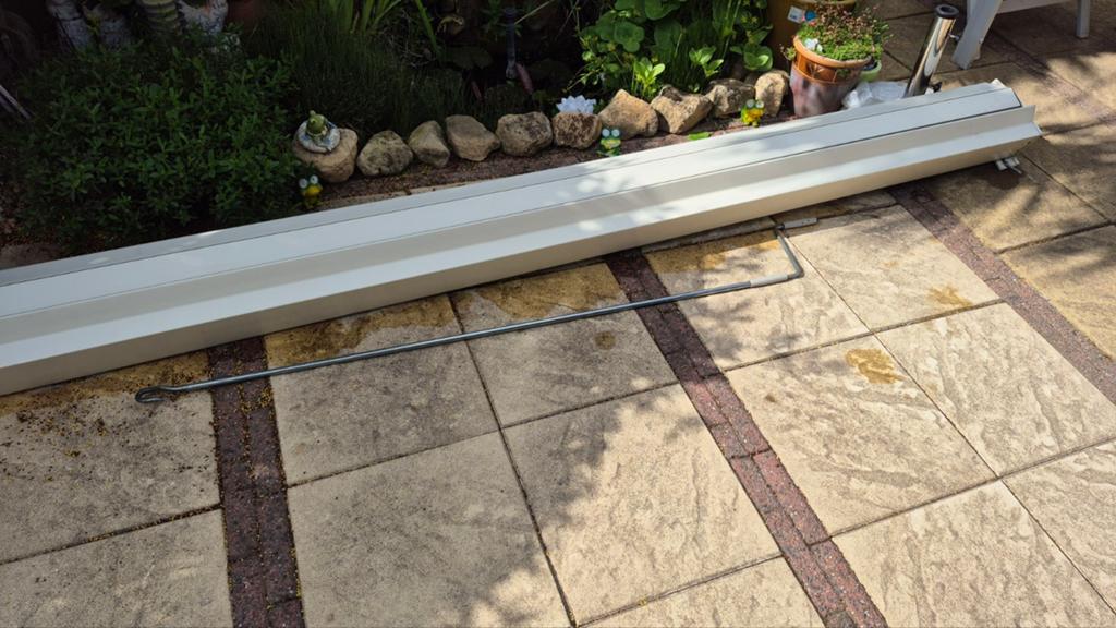 Gratis af te halen. Zonnescherm,  handmatige bediening., Tuin en Terras, Zonneschermen, Ophalen, Gebruikt, 150 tot 300 cm, 250 cm tot 450 cm