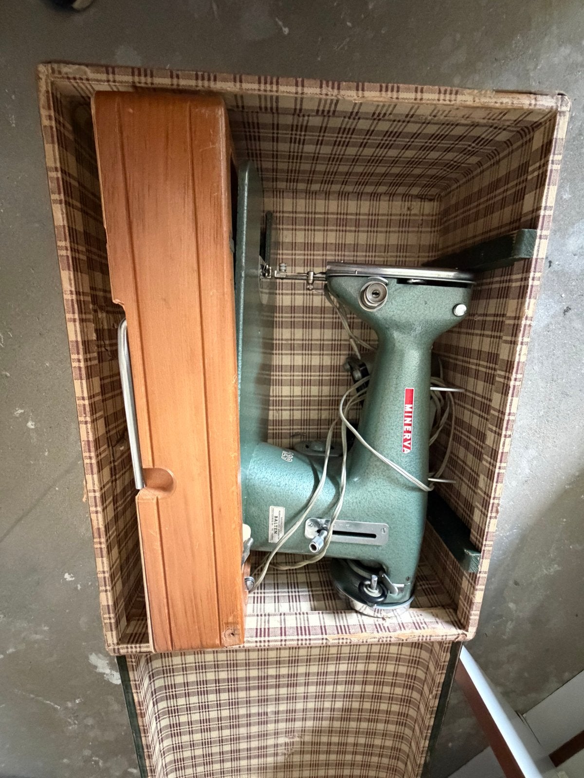 Vintage Minerva 129 Naaimachine met Koffer, Hobby en Vrije tijd, Naaimachines en Toebehoren, Ophalen, Gebruikt, Naaimachine, Overige merken