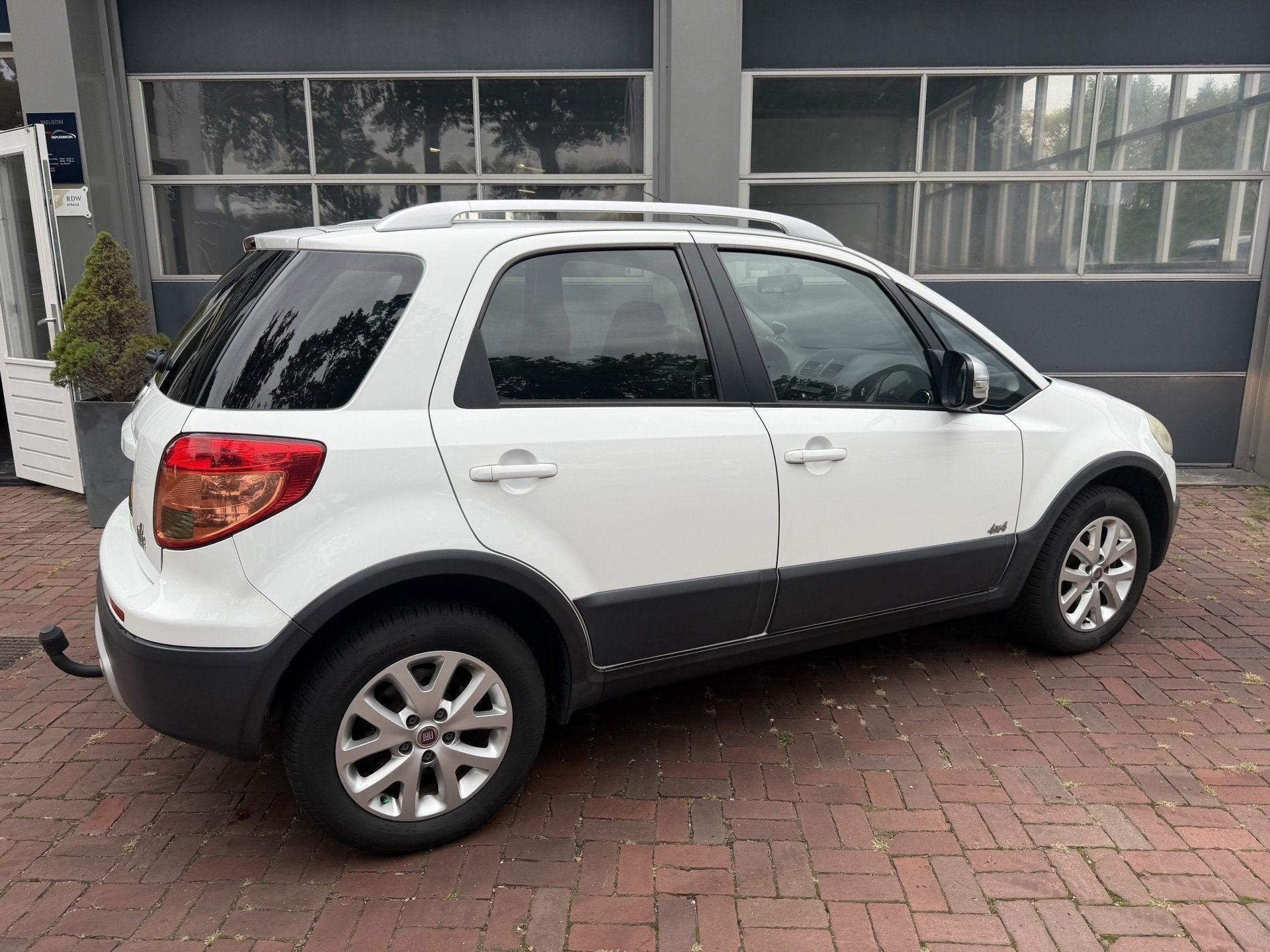 Fiat Sedici 1.6-16V Experience 4x4 | Clima | LMV | Trekhaak, Auto's, Gebruikt, Zwart, 4 cilinders, 400 kg