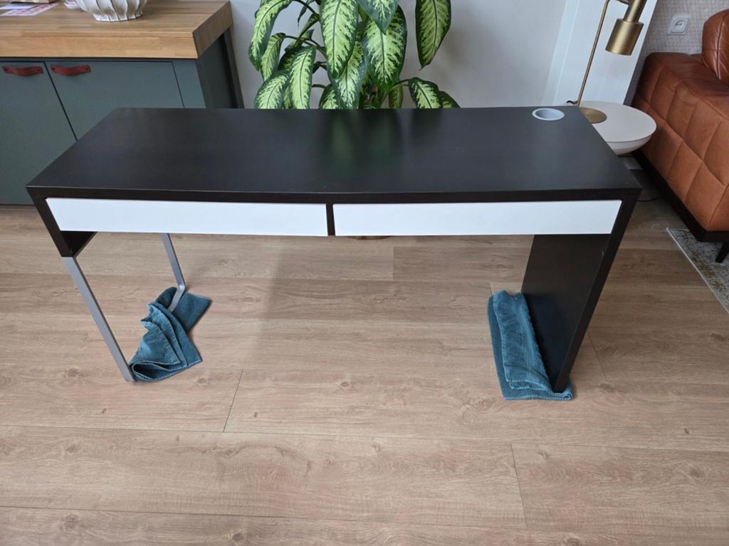 Bureau  142 x 50 cm, met 2 lades, Huis en Inrichting, Bureaus, Ophalen, Zwart, Gebruikt, 50 cm