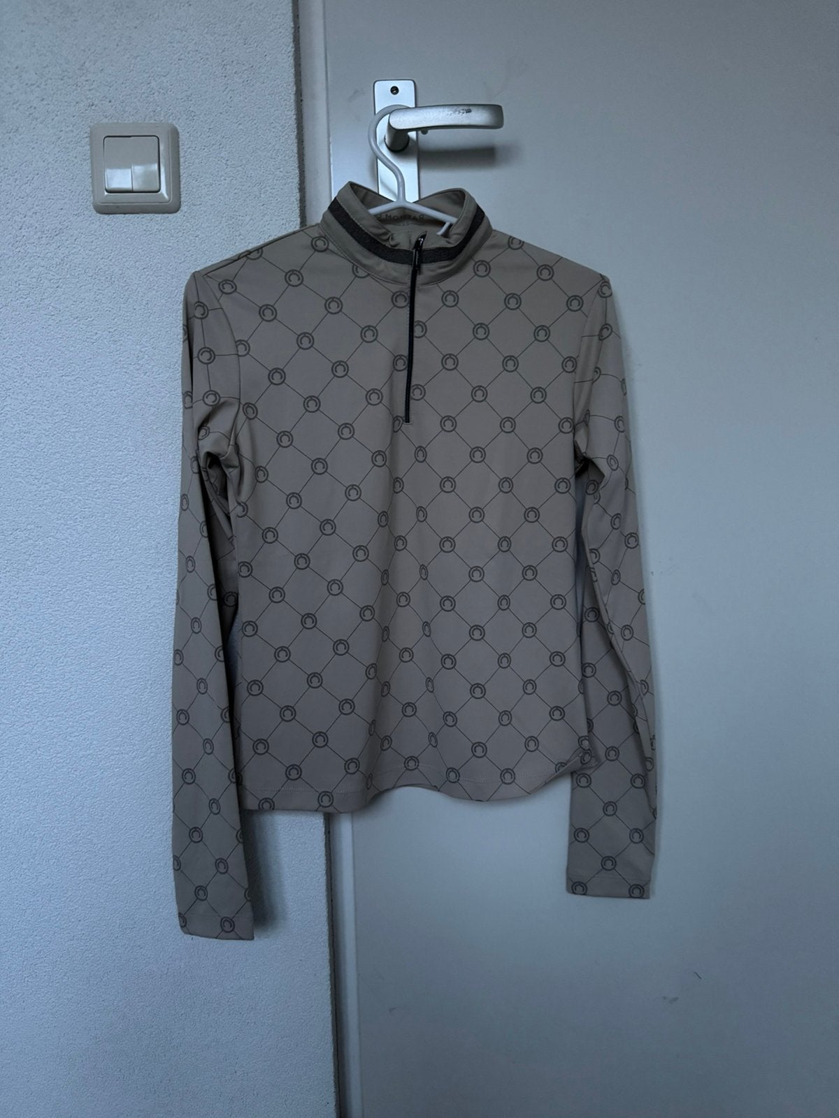 Montar traningsshirt, Ritssluiting, XS, Ophalen of Verzenden, Zo goed als nieuw