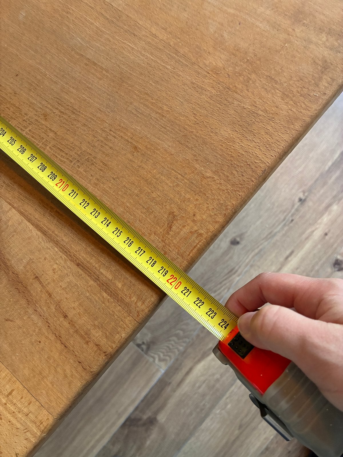Foto 7 van Robuuste eikenhouten eettafel