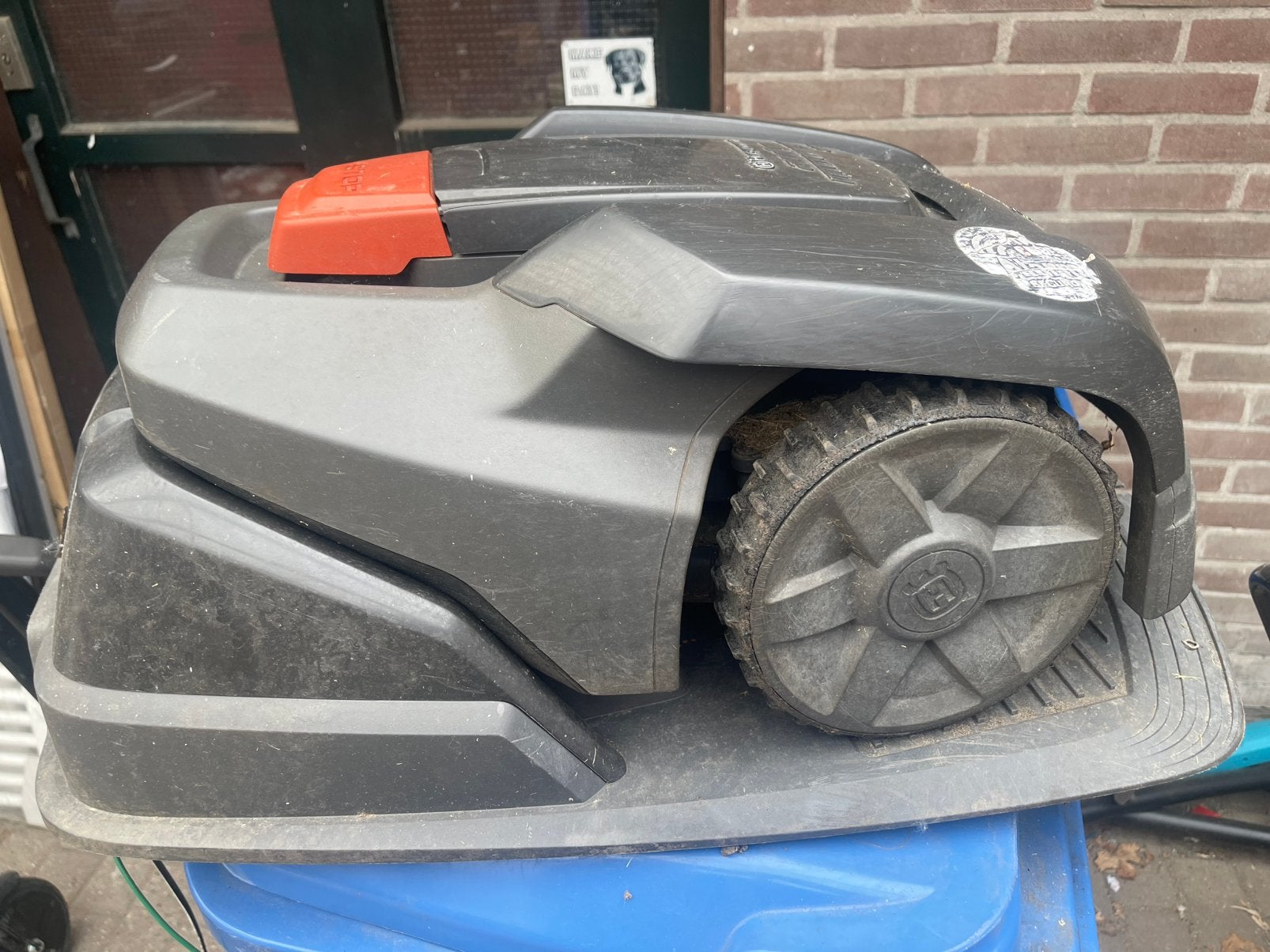 Husqvarna automower 305 incl Garage, Tuin en Terras, Robotmaaiers, Ophalen of Verzenden, Zo goed als nieuw, 20 tot 25 cm