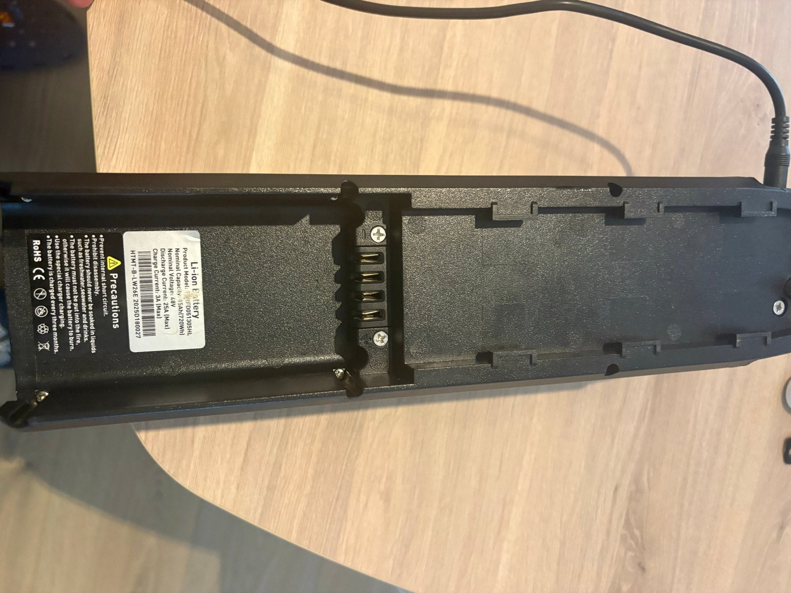 Foto 3 van E-bike accu 36V 10Ah met lader - Zo goed als nieuw