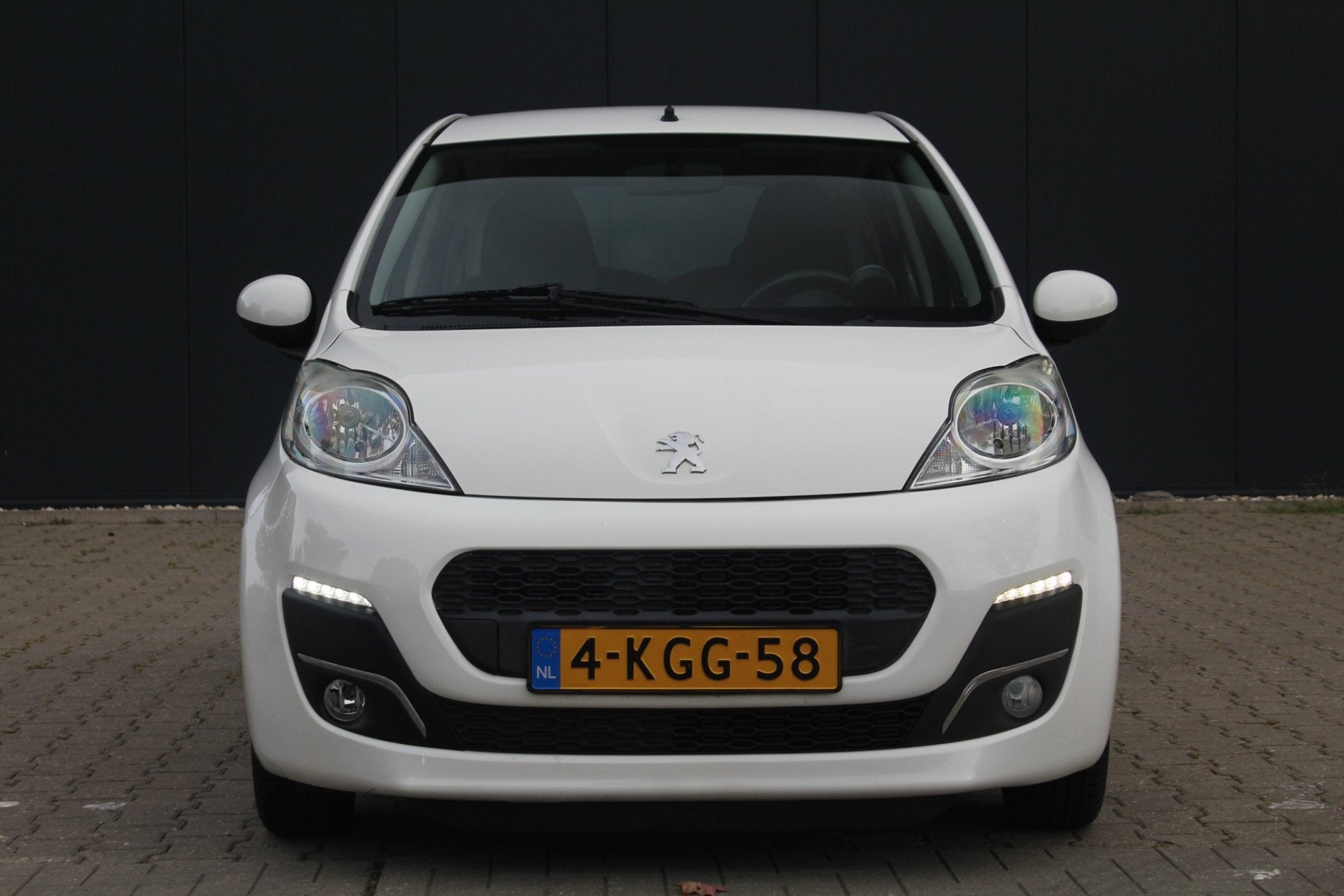 Peugeot 107 1.0 Active | Automaat | 5 Deurs | Airco | 87 DKM, Euro 5, Gebruikt, Zwart, 4 stoelen