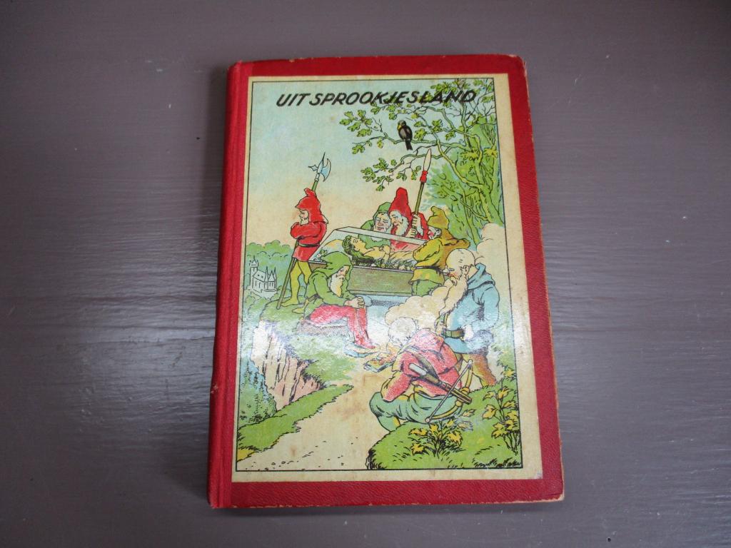 Uit sprookjesland, Ophalen of Verzenden, Gelezen