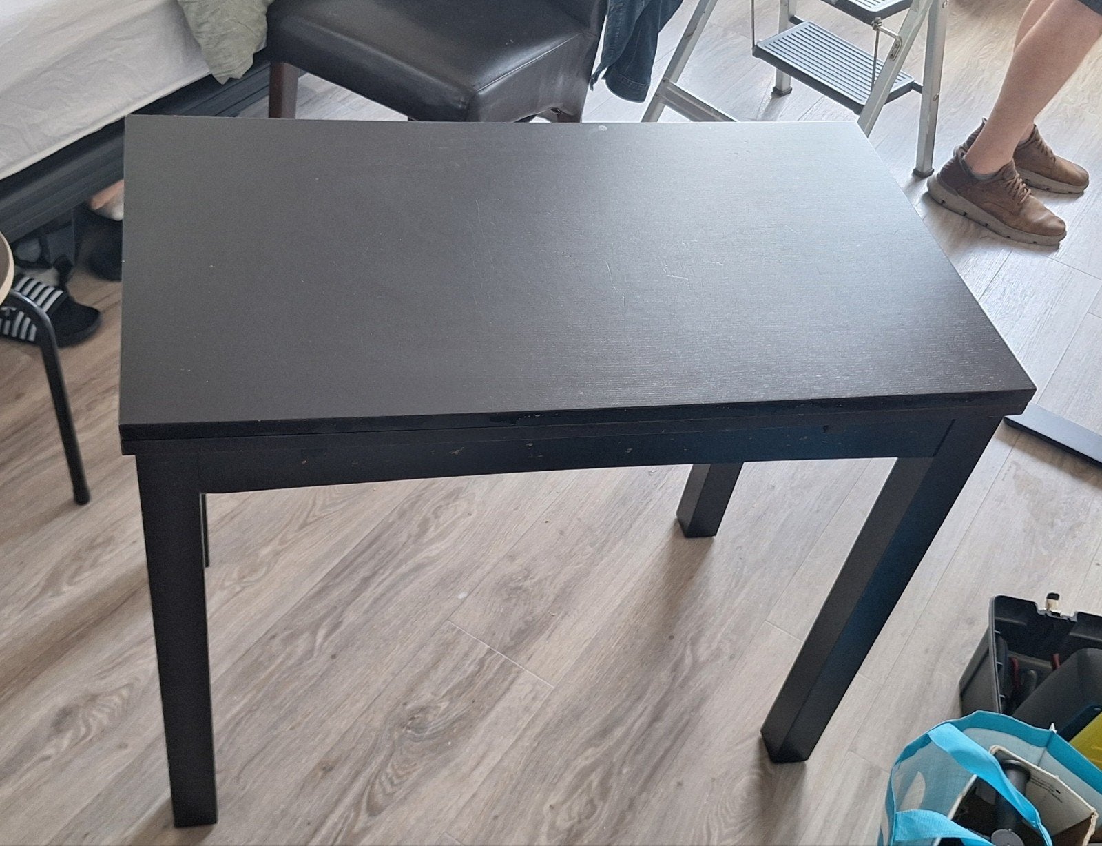 Zwarte uitschuifbare eettafel - Compact en functioneel, Ophalen, Gebruikt, 100 tot 150 cm, Modern, Functioneel