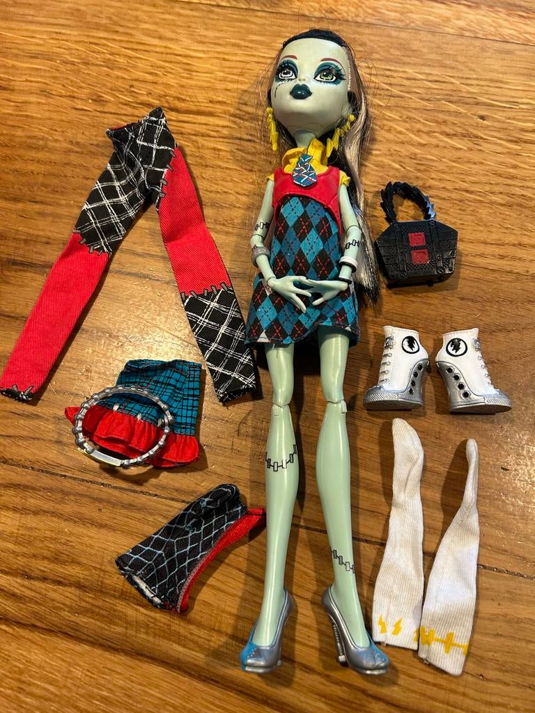 Monster High pop met extra kleding en accessoires, Ophalen of Verzenden, Gebruikt, Overige typen