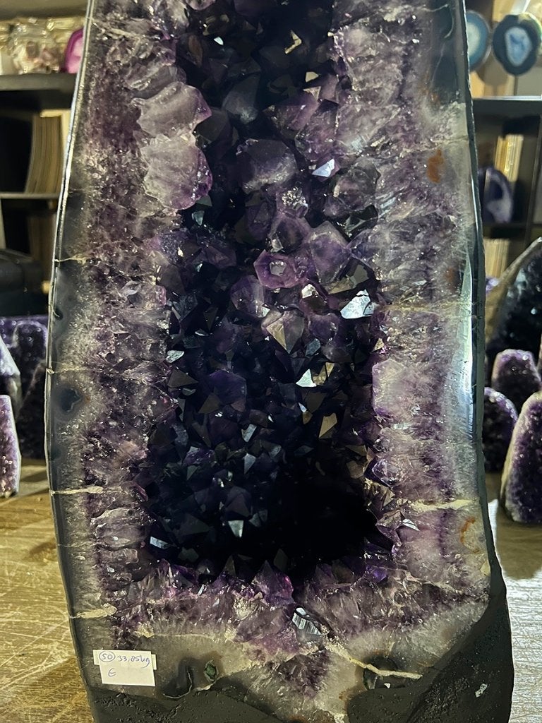 Amethist geode (50) van 33,9 kg, diep paars van kleur, Ophalen of Verzenden, Mineraal