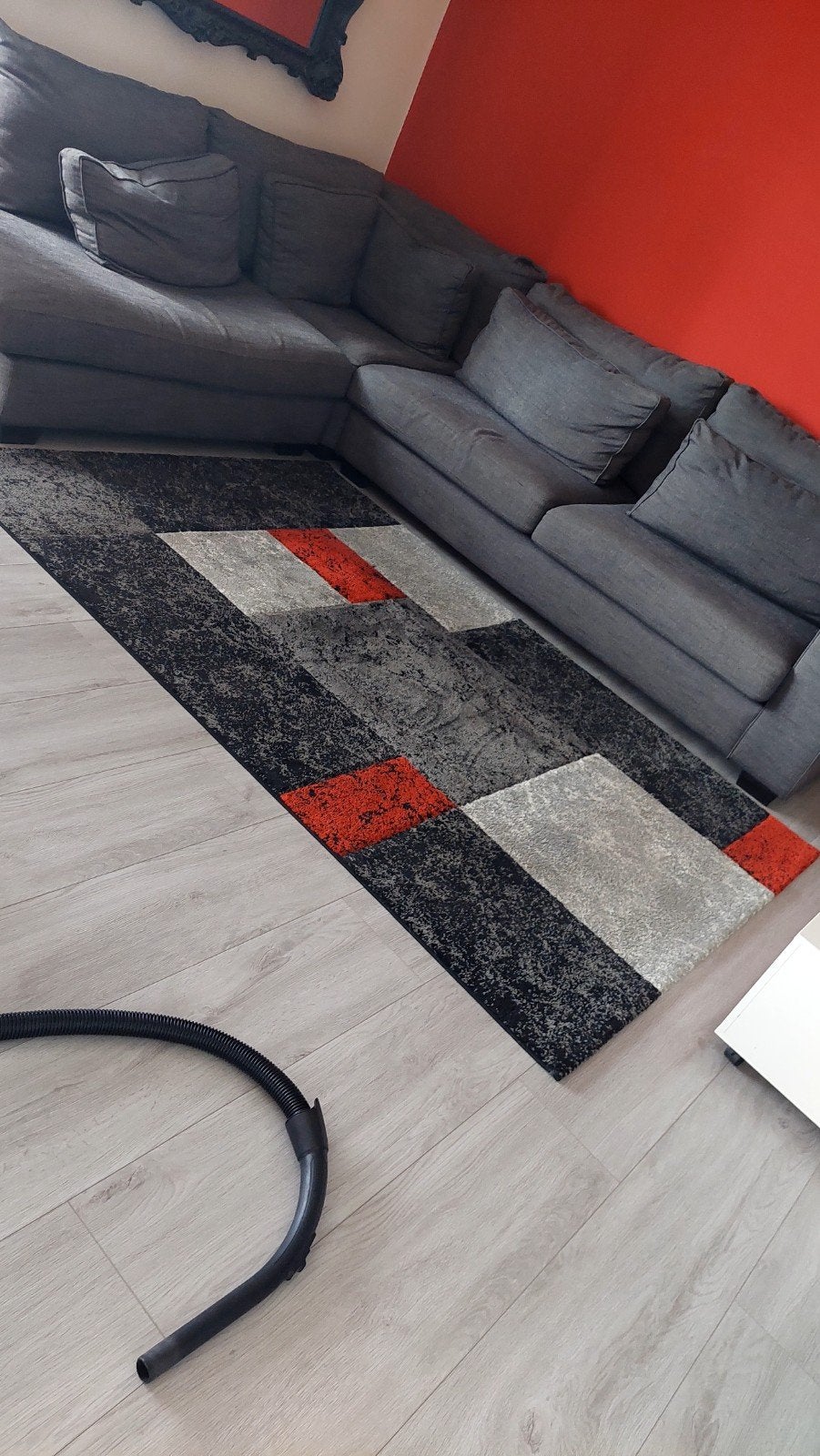 Modern Vloerkleed Zwart Grijs Rood, Ophalen, 100 tot 150 cm, 200 cm of meer, Zo goed als nieuw
