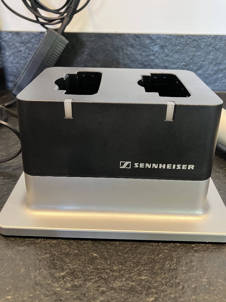 Sennheiser CHG2 batterij lader, Ophalen of Verzenden, Zo goed als nieuw, Zangmicrofoon, Draadloos