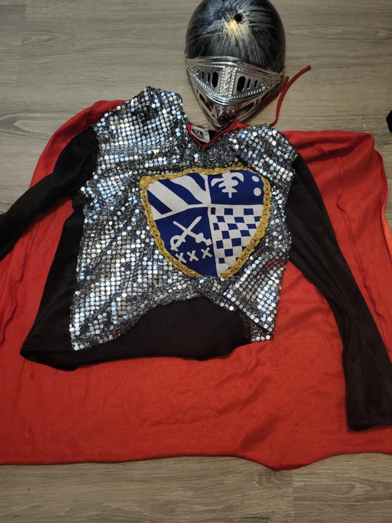 Ridder verkleedset met helm en cape, Ophalen of Verzenden, Gebruikt, Bovenkleding