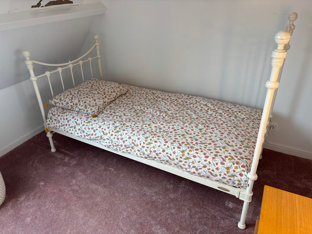 Laura Ashley kinderbed 90x190cm + lattenbodem, Ophalen, 85 tot 100 cm, Gebruikt, Lattenbodem