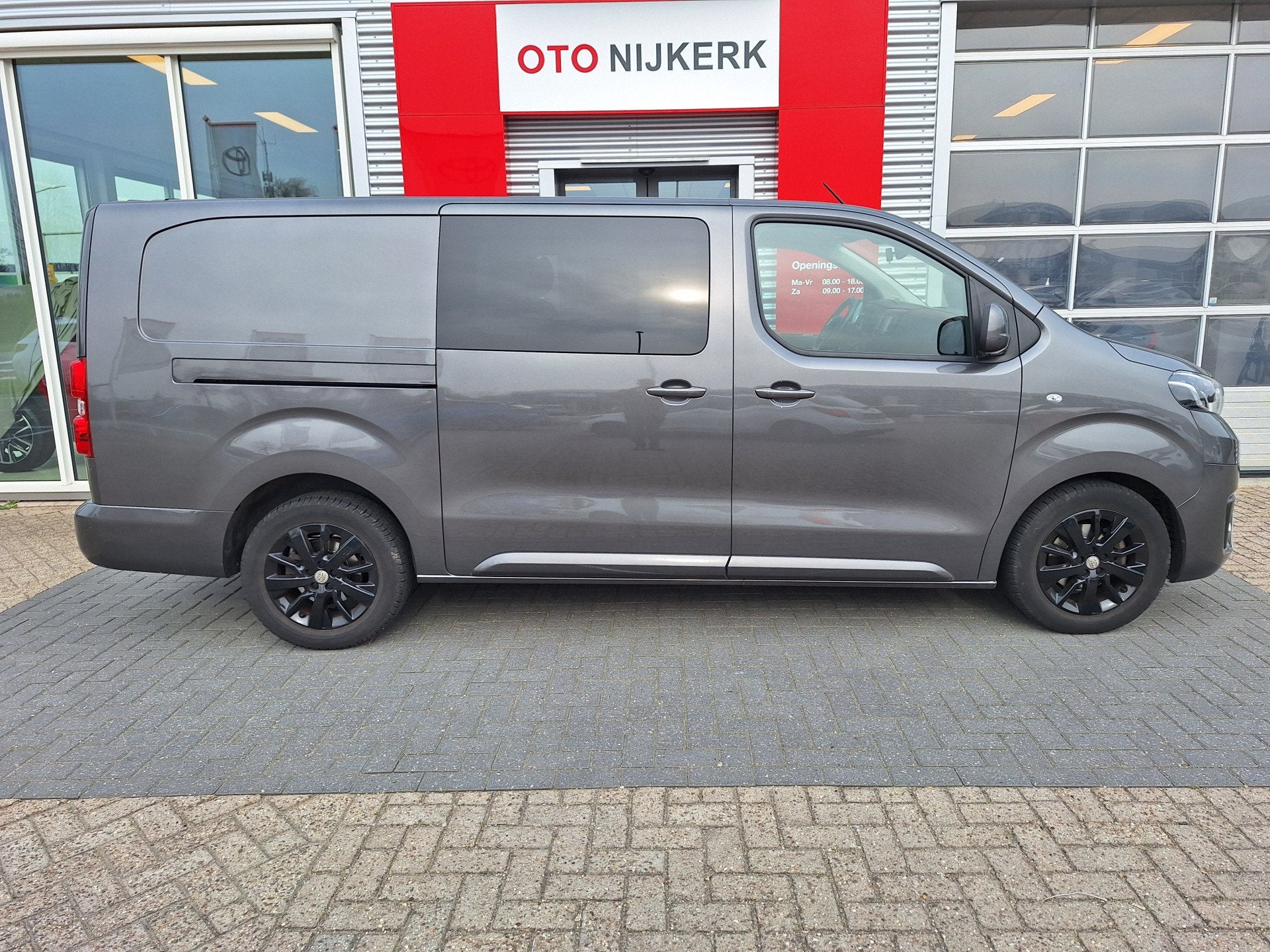 Toyota ProAce Worker 2.0 D-4D Professional Dubbel Cabine Aut, Auto's, Bestelauto's, 12 maanden, Stof, Euro 6, 4 cilinders