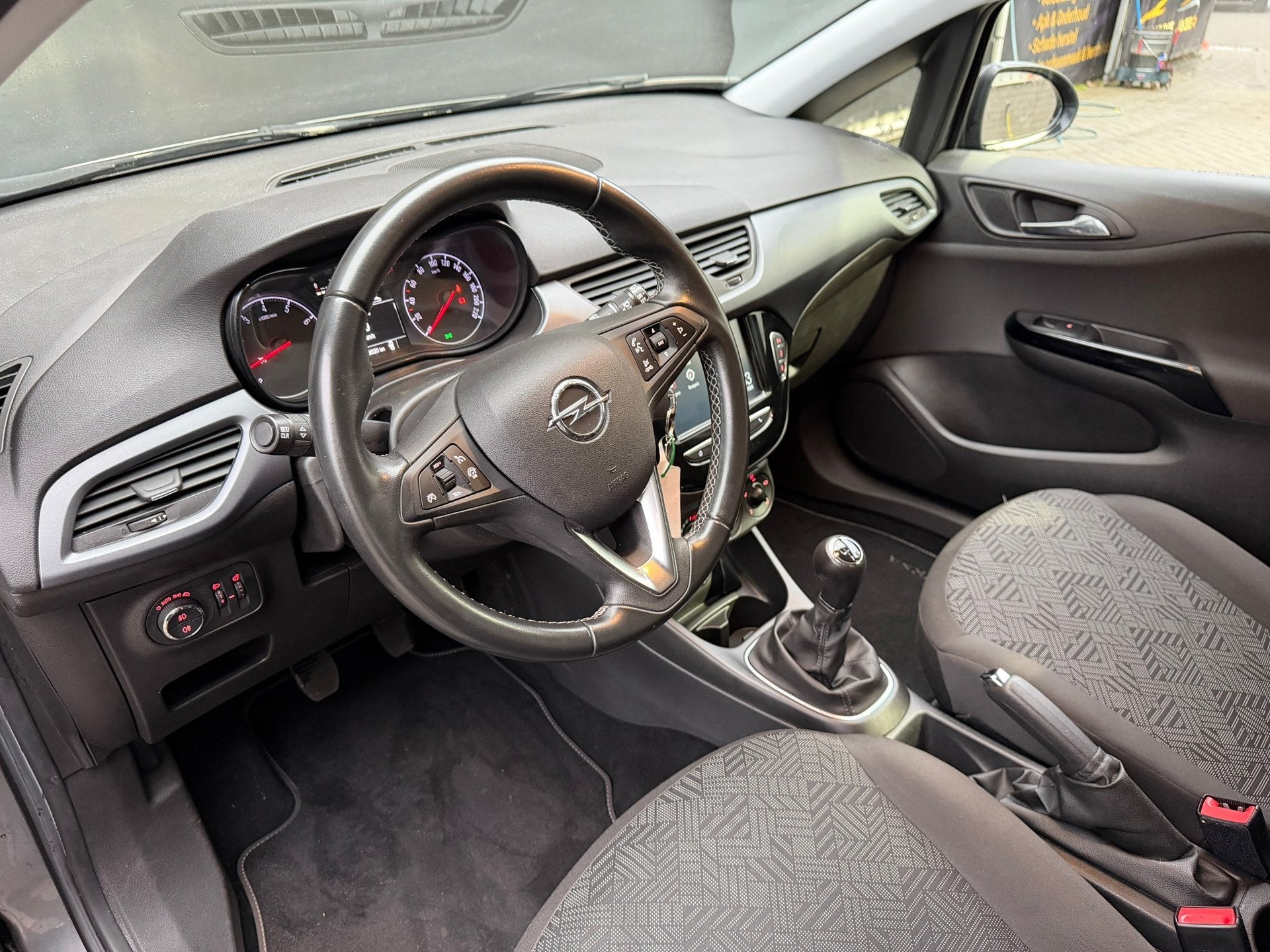 Opel Corsa 1.4 Favourite NL auto Unieke kmstand !, Auto's, Voorwielaandrijving, Dealer onderhouden, Gebruikt, 4 cilinders